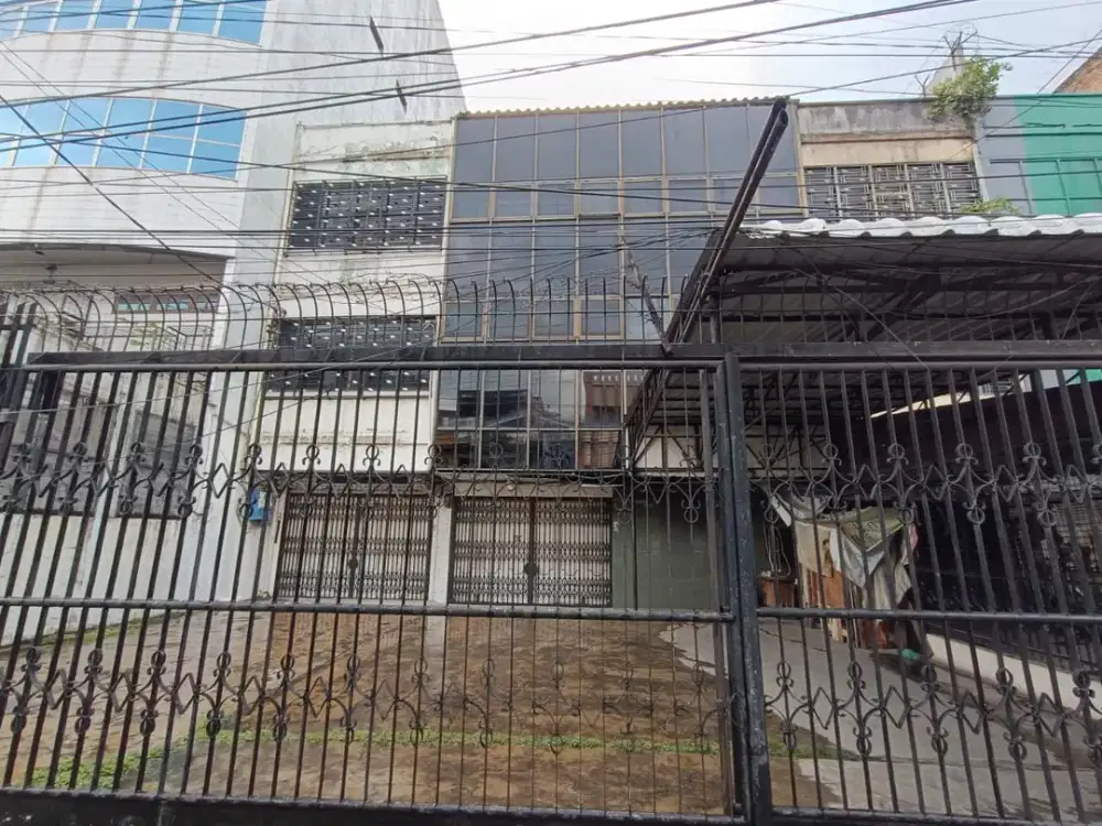 Dijual Ruko 3 Gandeng Jl. Sutomo Gang Buntu