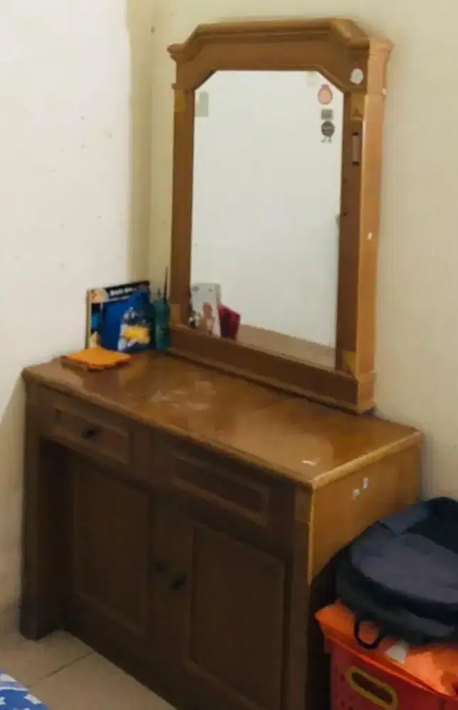 Set Kamar Tidur Kayu Berkualitas- Tempat Tidur ,Meja Rias & Lemari