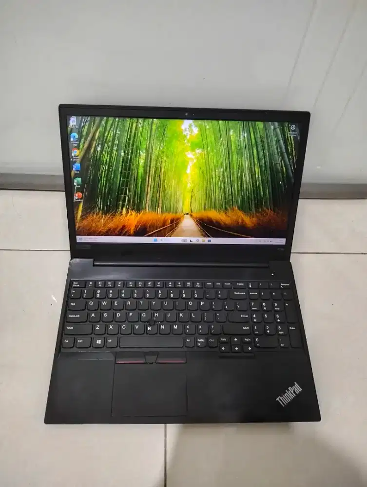 Lenovo Thinkpad Ryzen 7 Ram 16g ssd 1 TB