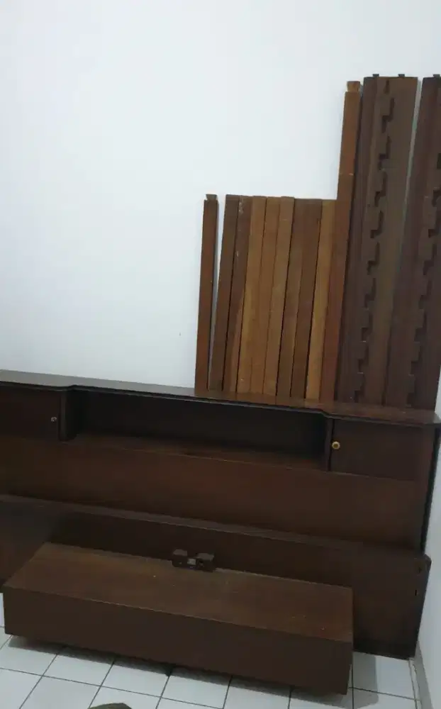 Di jual second ranjang kayu jati asli