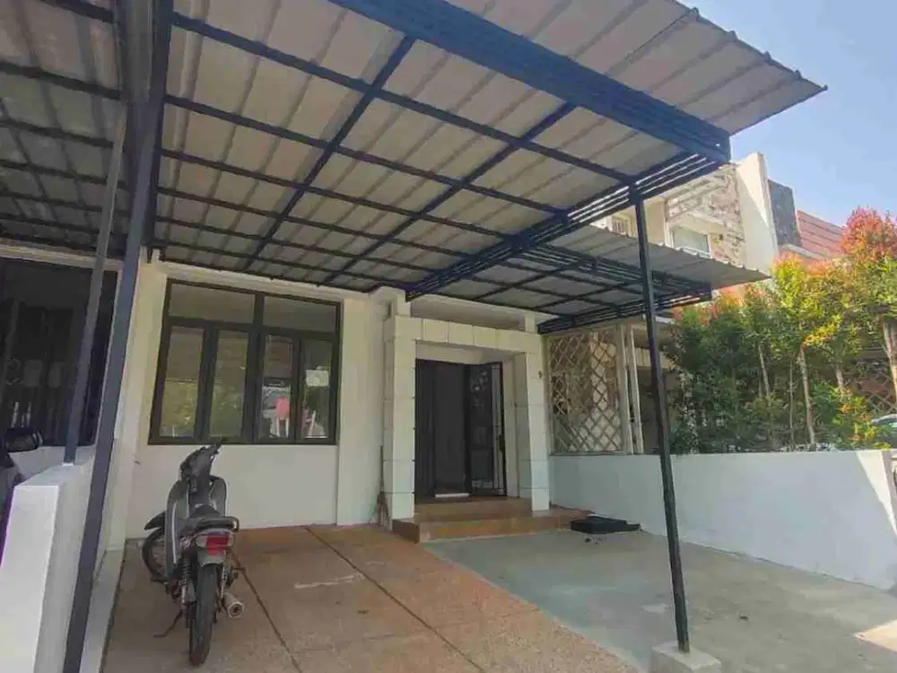 Disewakan Rumah Nyaman Depan Taman  D Raffles Hills
