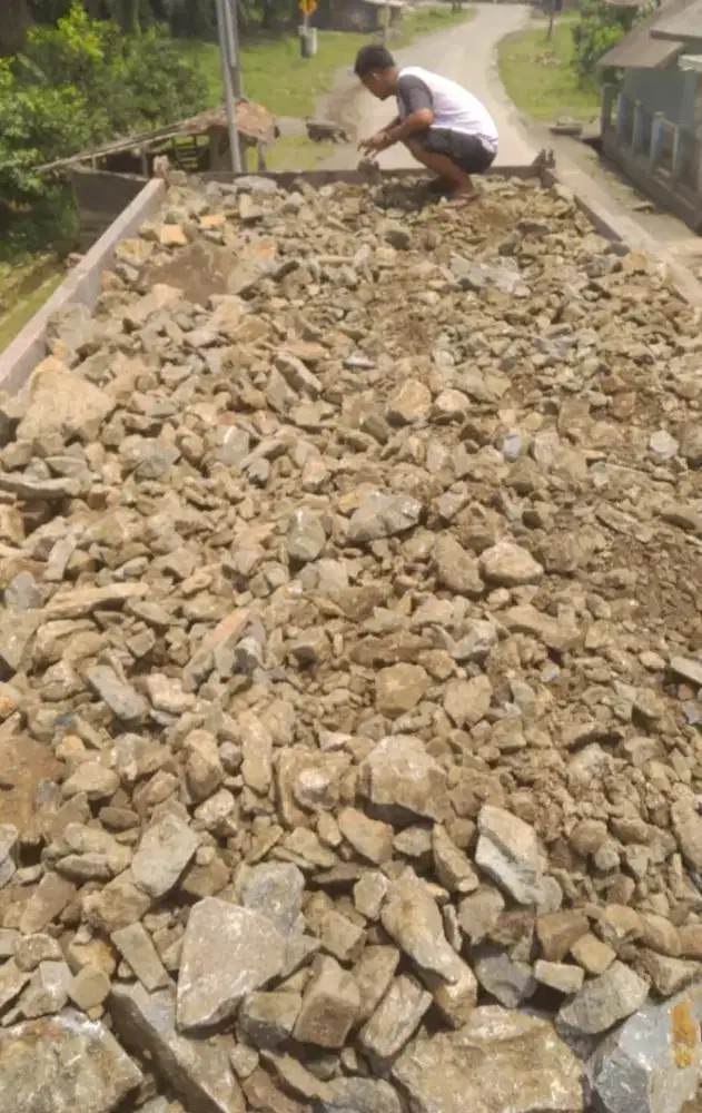 Split makadam sirdam limestone batu belah Pasir pasang