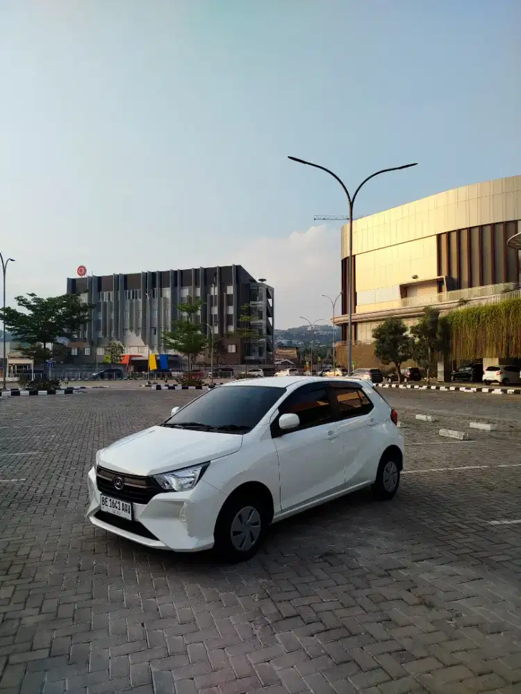 Daihatsu Ayla M Manual putih 2024