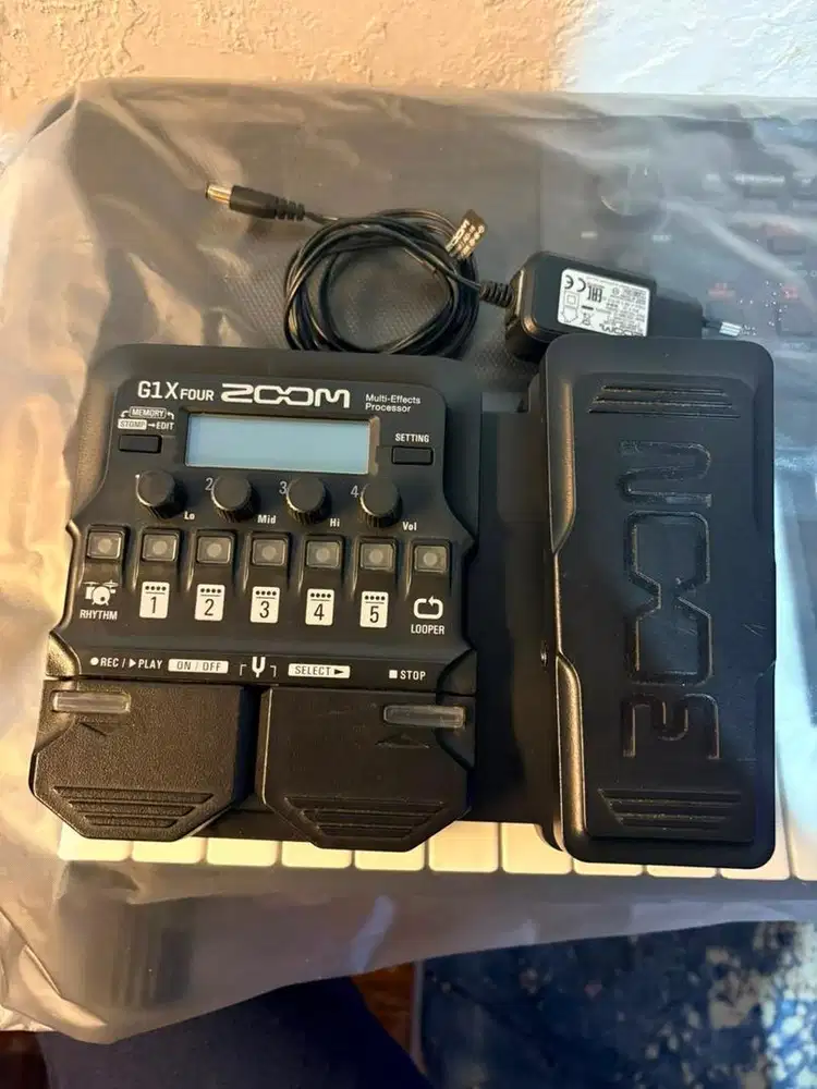 Zoom G1X Four | Efek Gitar Mulus Like New | bukan BOSS MOOER VALETON