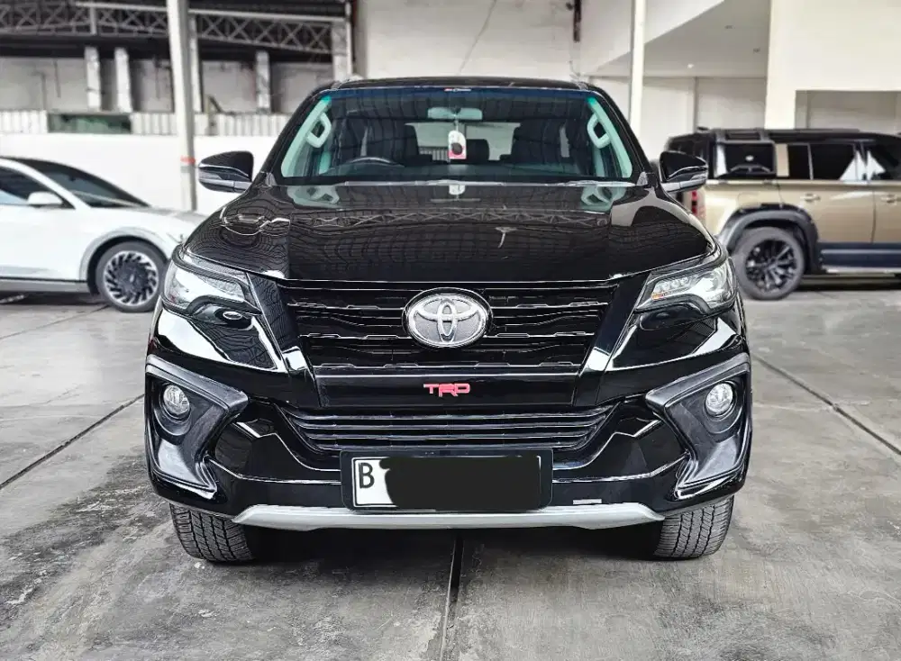 Toyota Fortuner 2.4 VRZ TRD AT Matic Diesel 2017 Hitam Tangan 1 Mulus