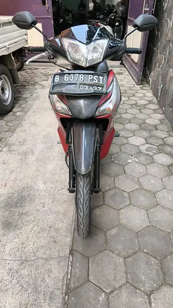 Honda Supra X 125 Helm in FI