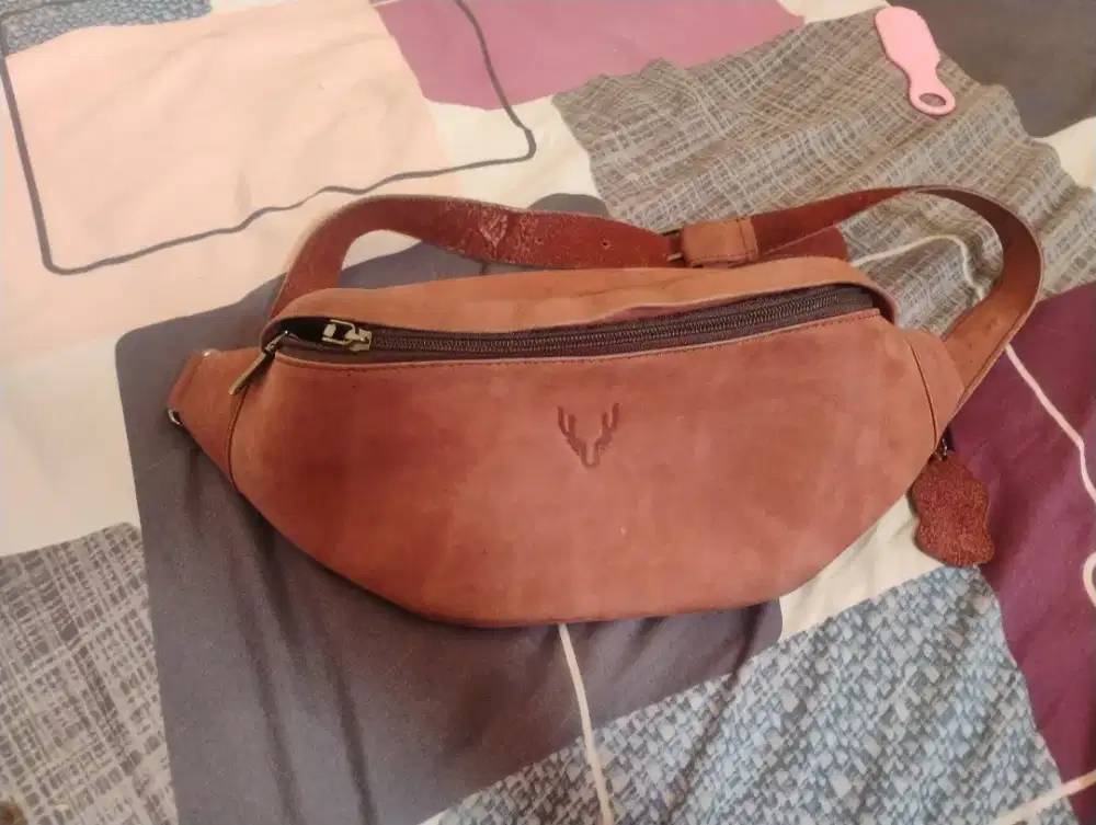 Tas Slempang Kulit Merk LeaderBag Bekas