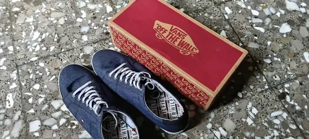 Jual sepatu  VANS of tbe wall made in singapore