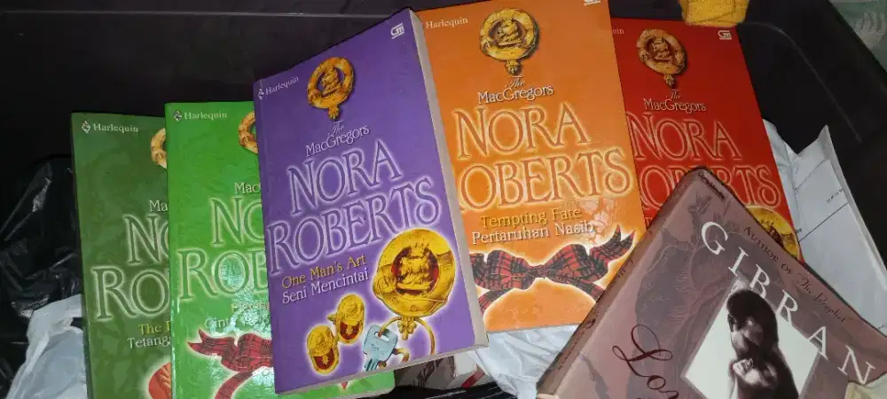 NOVEL & KOMIK BEKAS