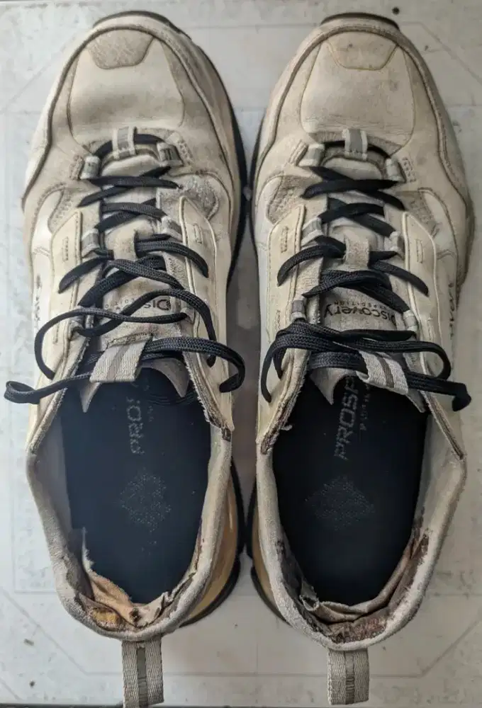 SEPATU DISCOVERY SIZE 44