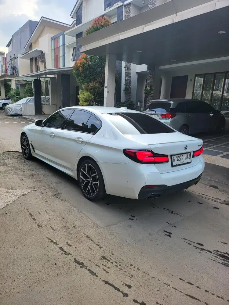 BMW 520i G30 M Sport 2023 - Garansi Resmi 2028 - Emblem 50th Anniv