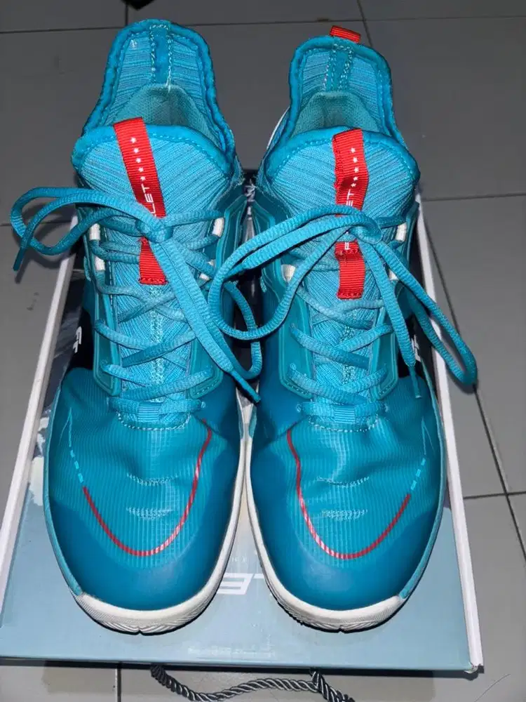Sepatu badminton fellet flying pro v2