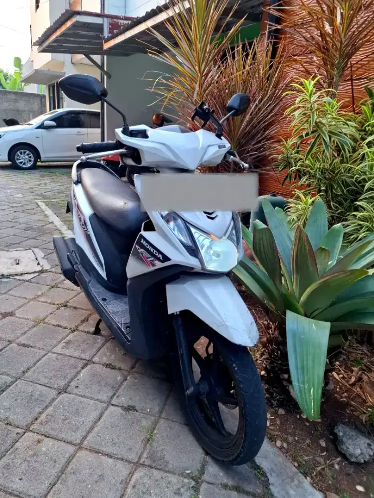 [DIJUAL] HONDA BeAT FI 2014 — Putih, Siap Pakai Harian
