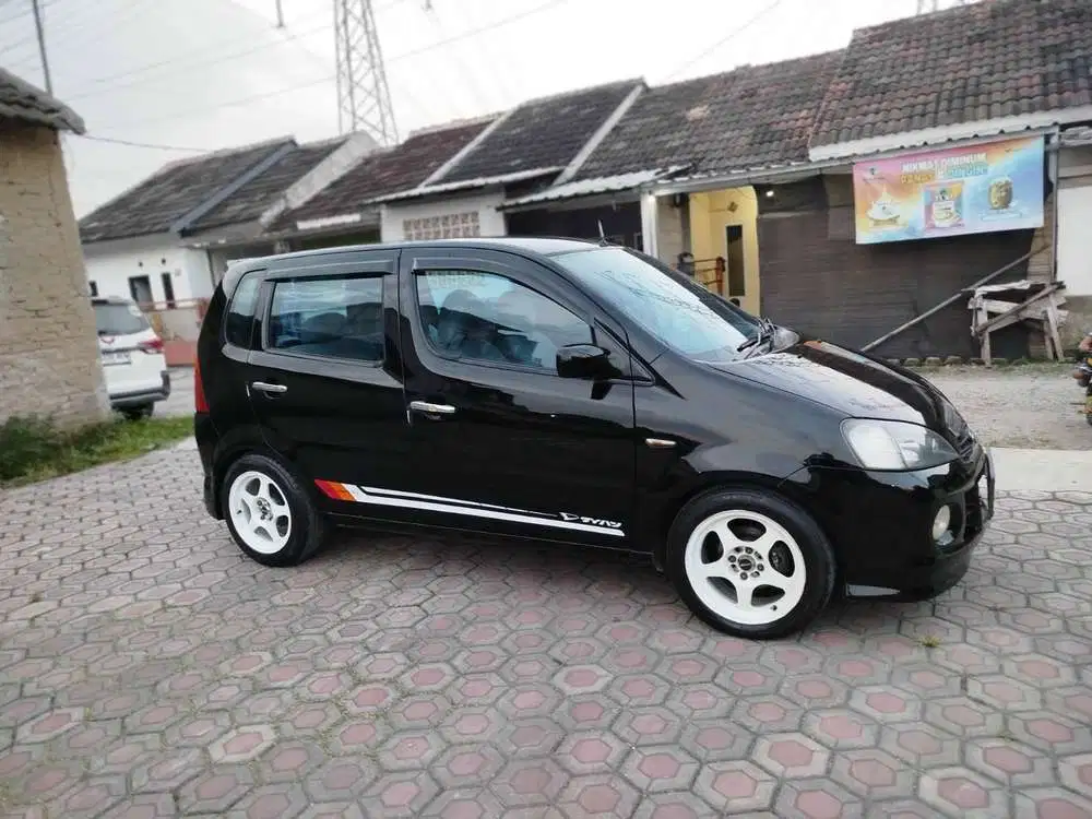Daihatsu YR-V 2011 Bensin