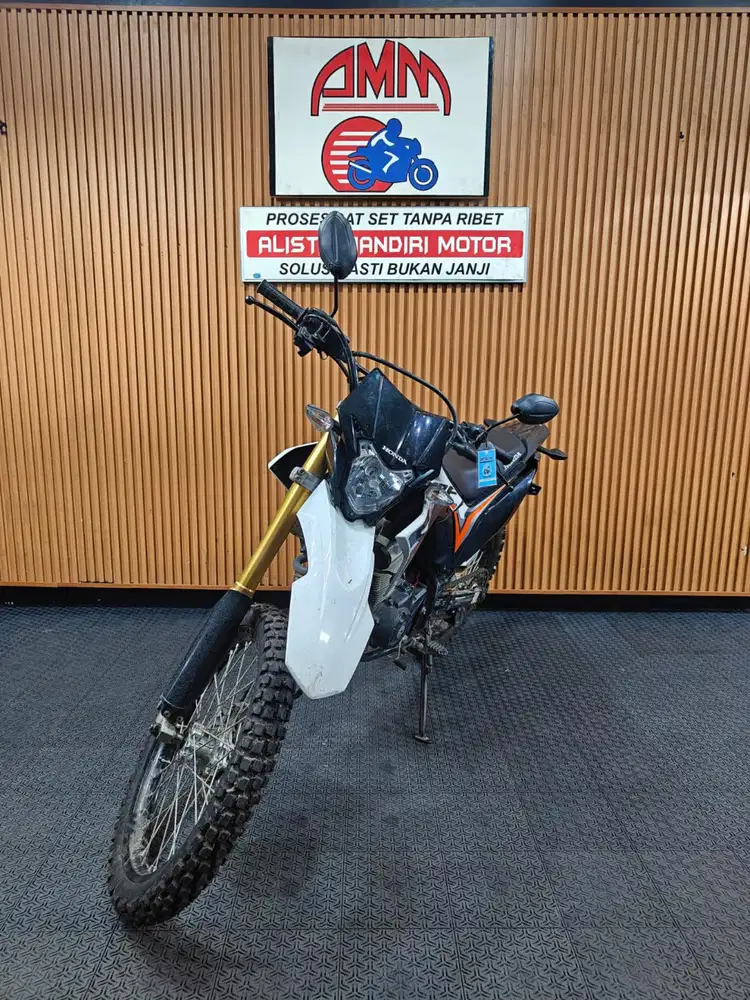 CRF 150. GREESS BERKELAS BERKUALITAS BERGARANSI PAJAK ON BISA NEGO.