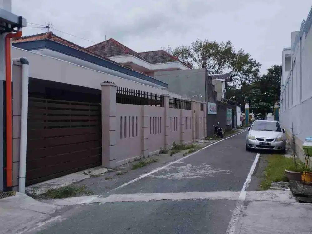 Dijual rumah besar lokasi karangasem solo