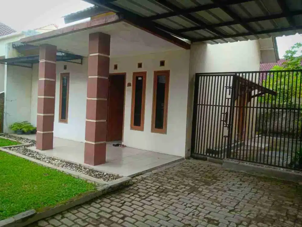 dijual rumah luas siap huni di dalam komplek cipamokolan soekarno hatta kota bandung jarang ada