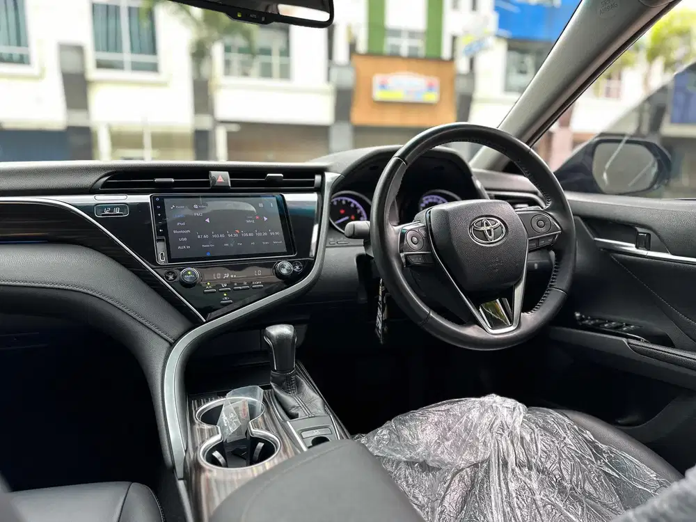 Low KM Toyota Camry V 2019