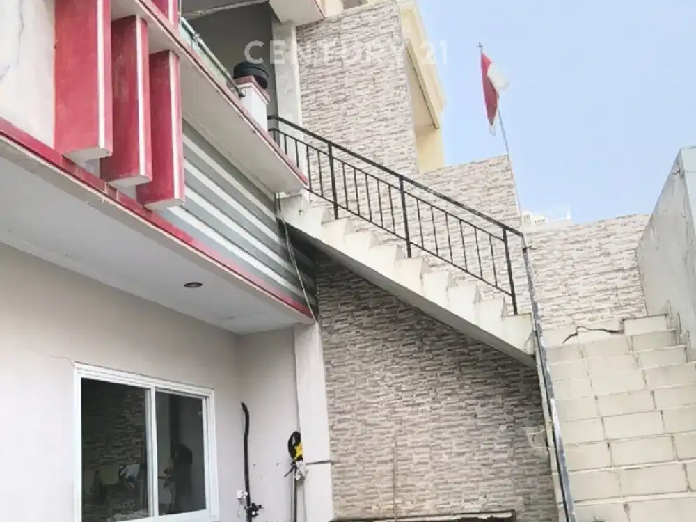 Rumah Pluit Putra 3 Lantai Tinggi Dari Jalan