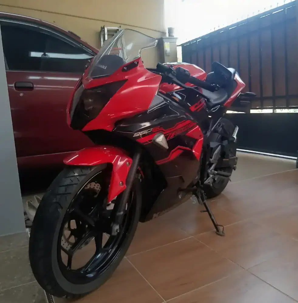 Kawasaki Ninja 250 2017 Merah Hitam, Terawat dan Siap Pakai