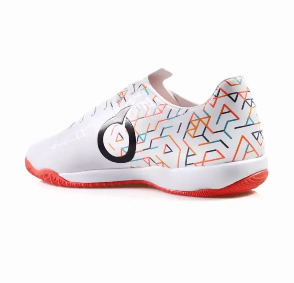 Sepatu futsal ourtuseight original 100%