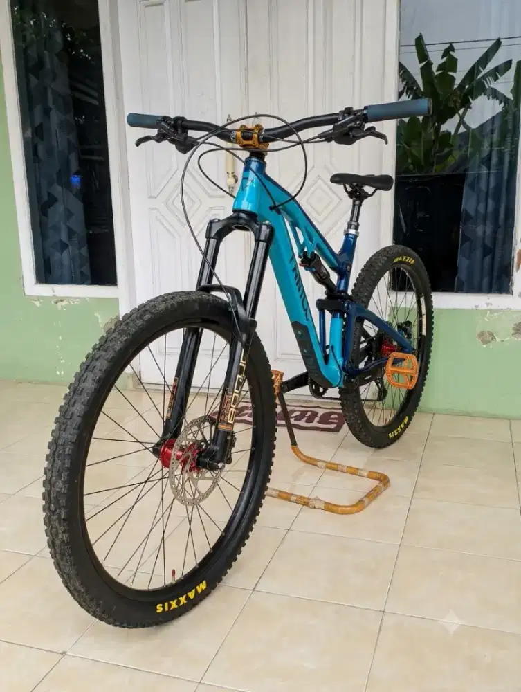 Sepeda thrill T140