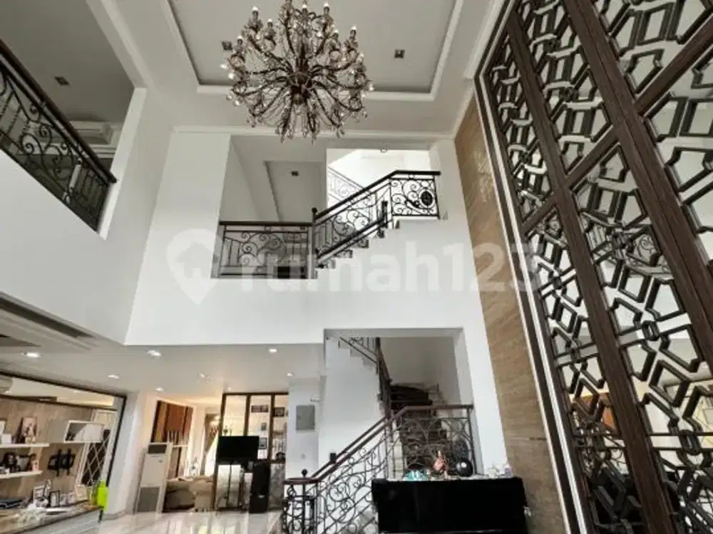 Dijual Rumah Pik Lt 240 m2  ( 8x30 ) Lb -/+ 600 m2 3,5 lantai, Dekat Akses Tol