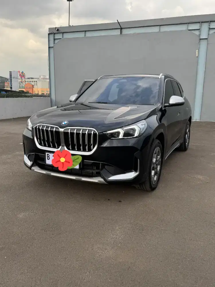 Bmw x1 hitam 2025
