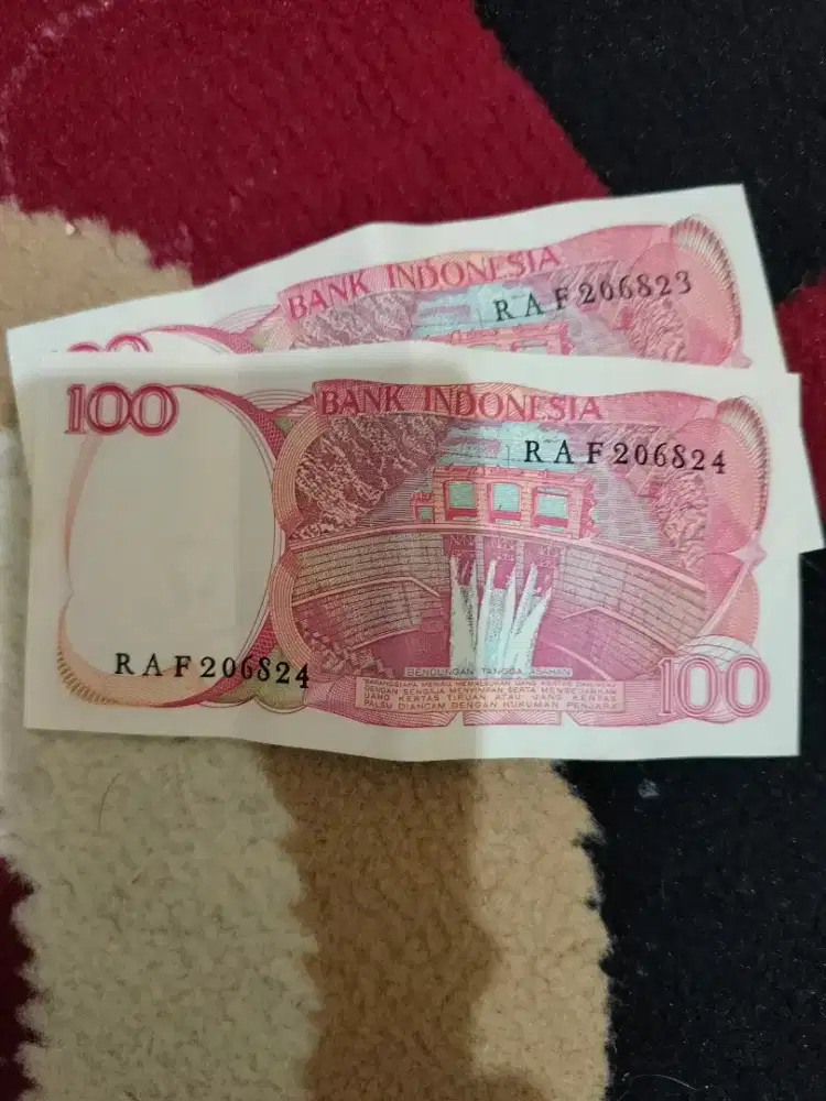 2 lembar seratus rupiah tahun 1984