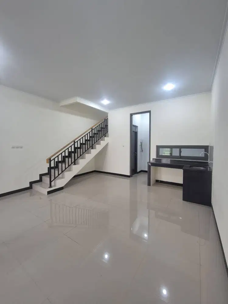 Disewakan Rumah Baru di Taman Kopo Indah 5