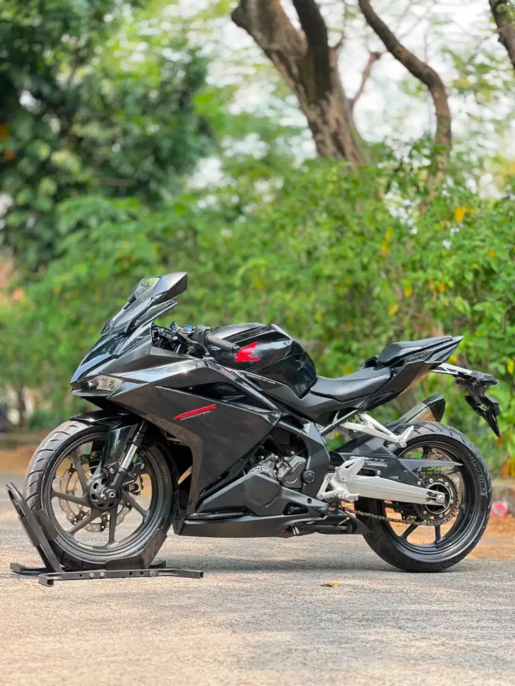 HONDA CBR 250RR NON ABS 2018 BLACK FREEDOM KM LOW SIAP TOURING