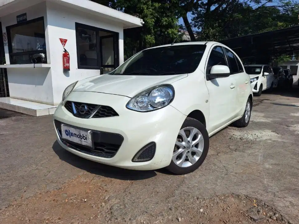 DP MURAH Nissan March 1.2 XS Bensin-AT 2014 Putih CYVUD