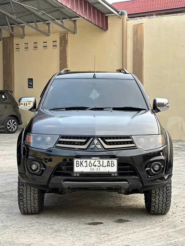 Mitsubishi pajero GLX 4x4 manual 2015