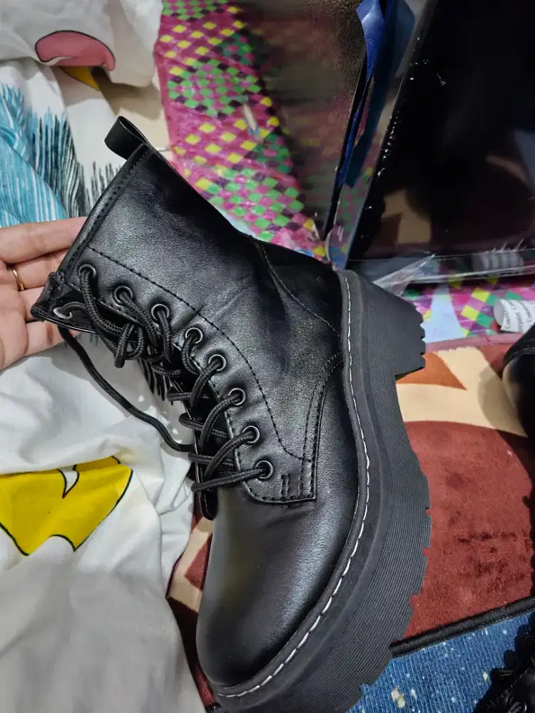 Sepatu Traveling boots bludru&kulit