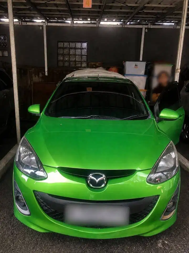 DIJUAL MAZDA 2 R MATIC 2011 — Rp80 JUTA NEGO
