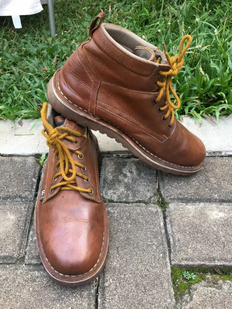 Sepatu Crocs Boots Mr. A Leather Coklat Size 43 8/10