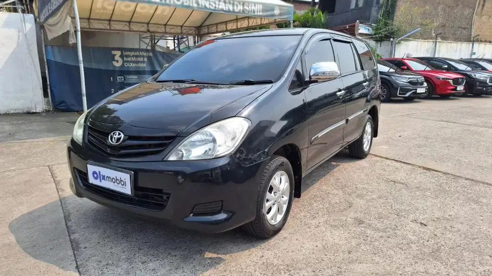 DP RENDAH - Toyota Kijang Innova 2.0 E Bensin-AT 2011