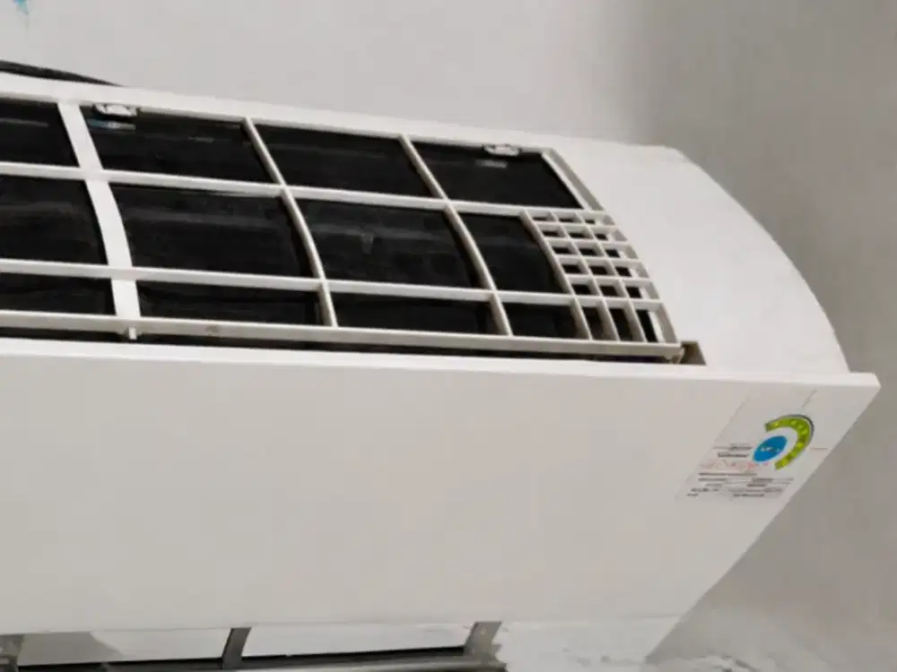 AC DAIKIN 3/4 PK INVERTER + OUTDOOR