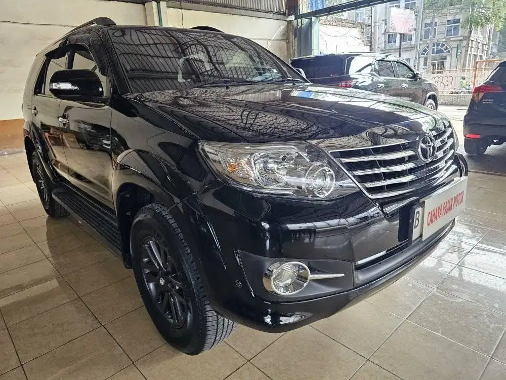 Toyota Fortuner 2.7 G Lux Bensin 2014 Hitam