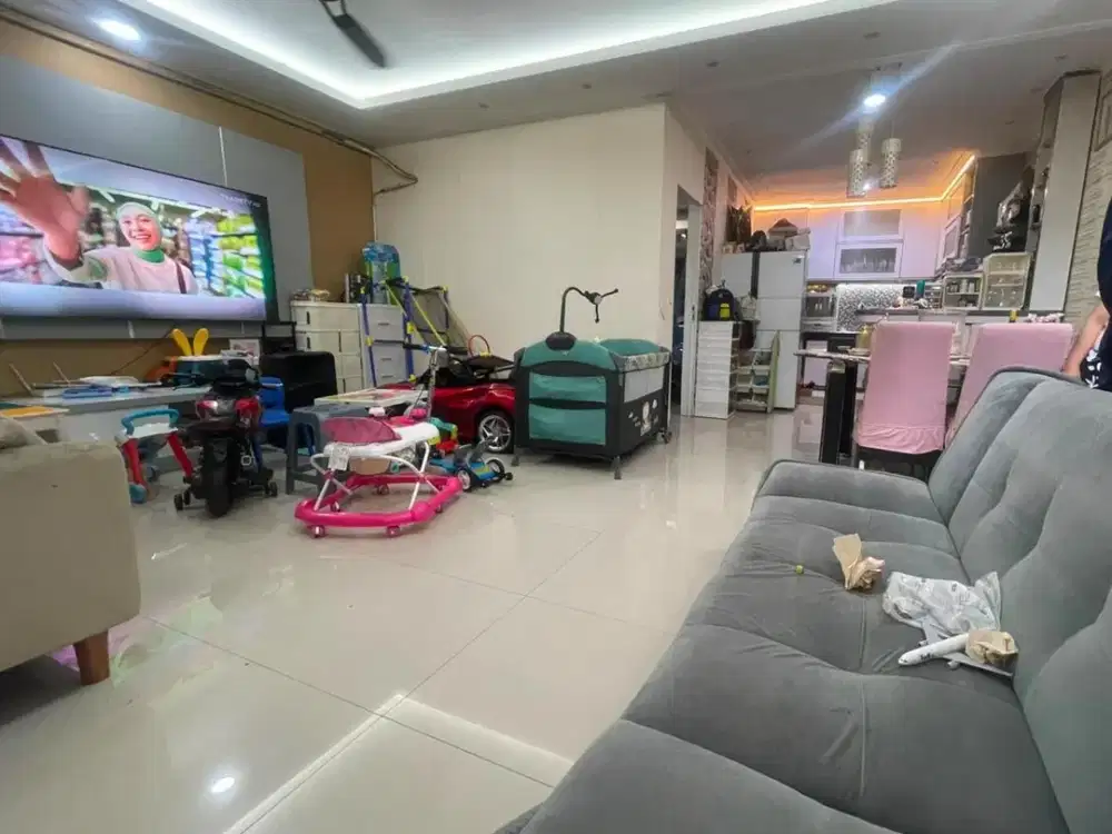 Dijual Cepat Rumah 2,5 lantai di Golden Palm Residence dekat Citra Garden City Cengkareng Jakarta Barat