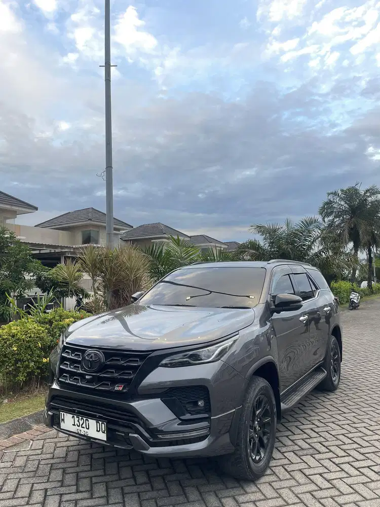 Fortuner GR 2023 matic low kilometer orisinil