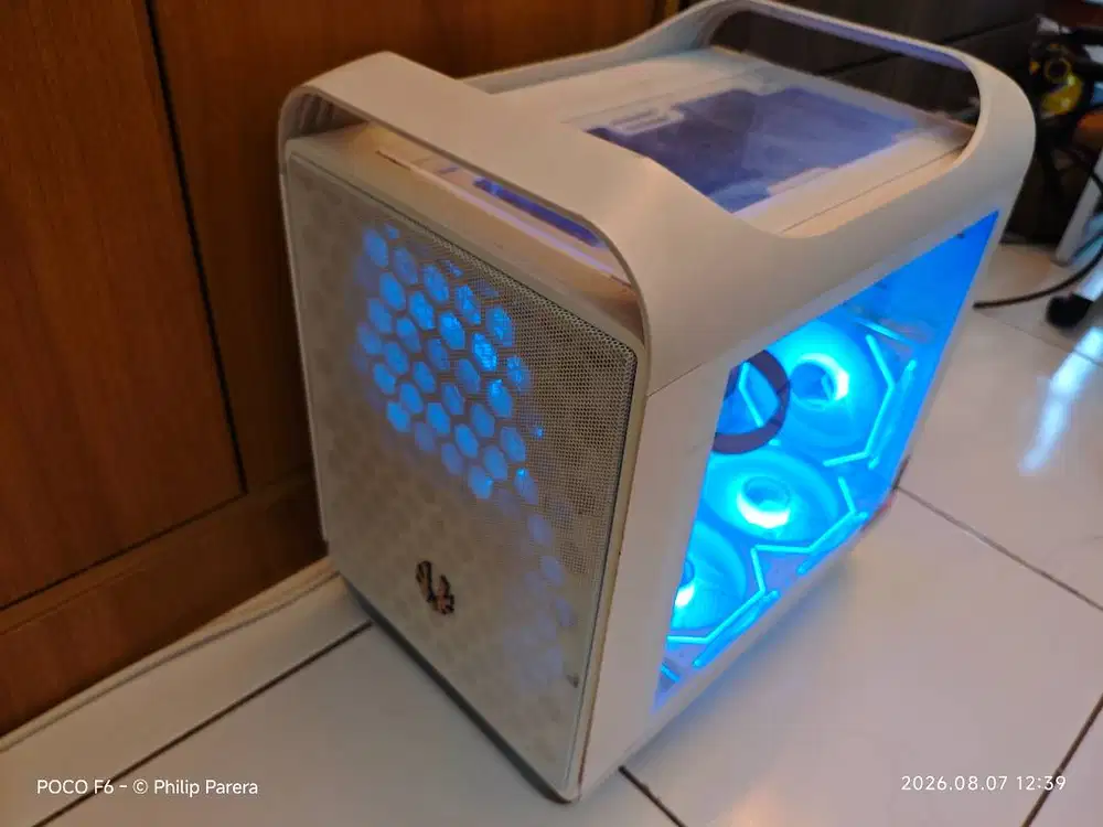 MATX Gaming PC dengan WiFi dan 30 Inch Monitor WFHD 200Hz