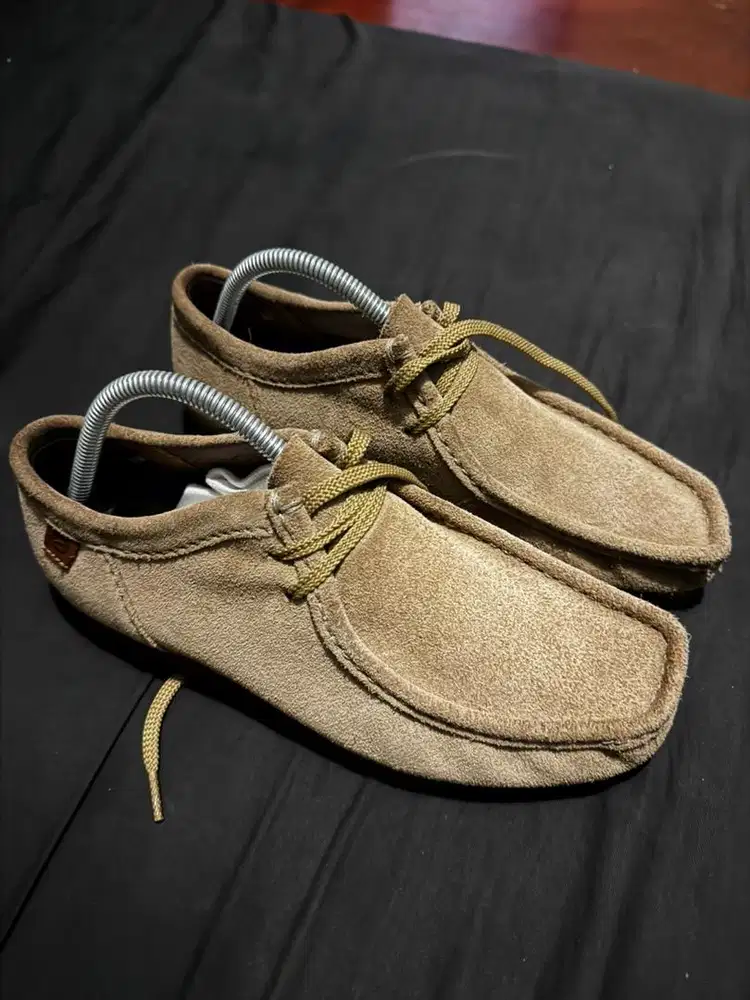 Clarks schere run II like new size 40