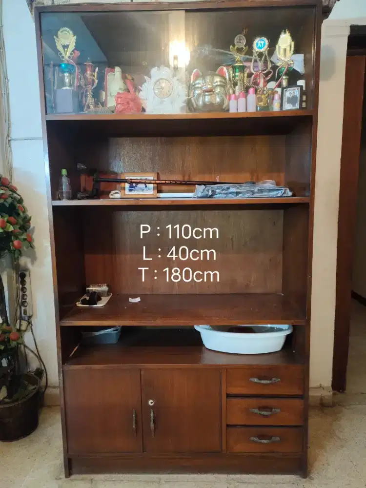 Lemari kayu serbaguna