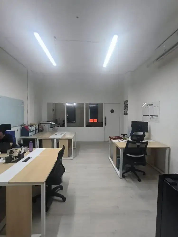 Office Rent 50sqm lantai atas lokasi top, SEWA kantor bs byar bulanan