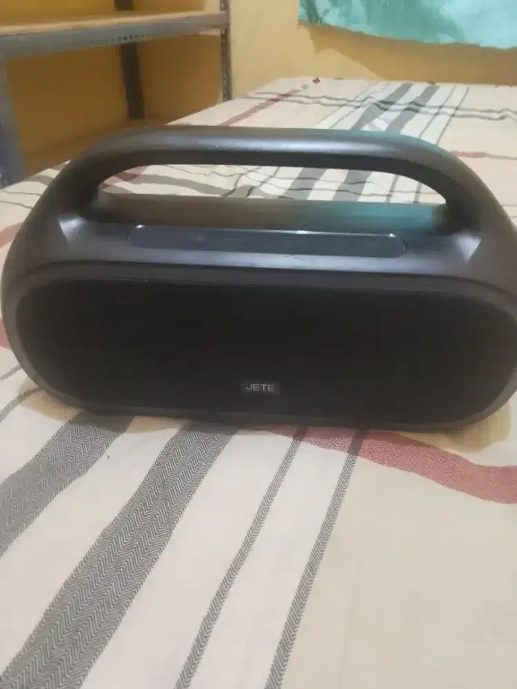 Speaker pool aktif