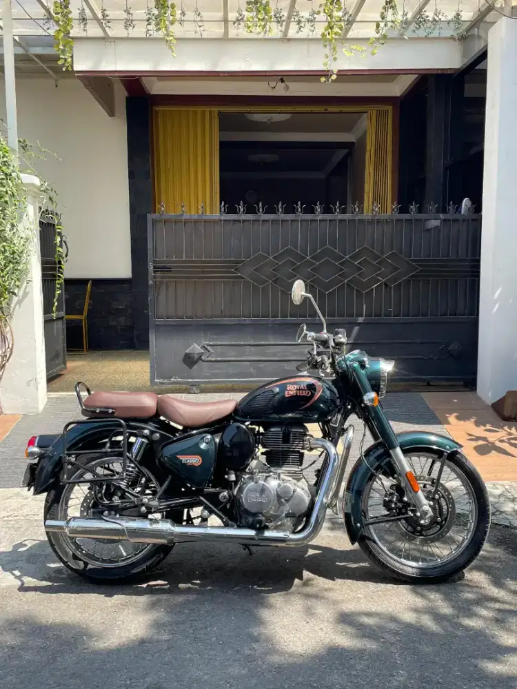Royal Enfield Classic Halcyon Green 2024