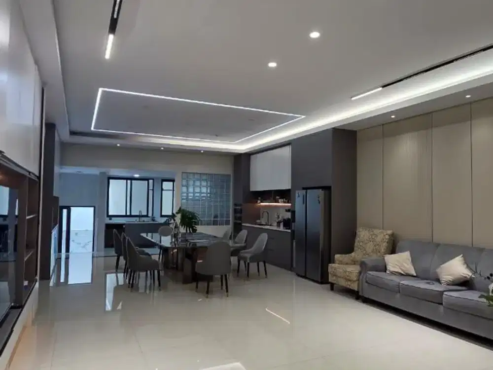 Dijual Cepat Temurah Rumah 3 Lantai di Pik, Full Renovasi, Full Bangunan