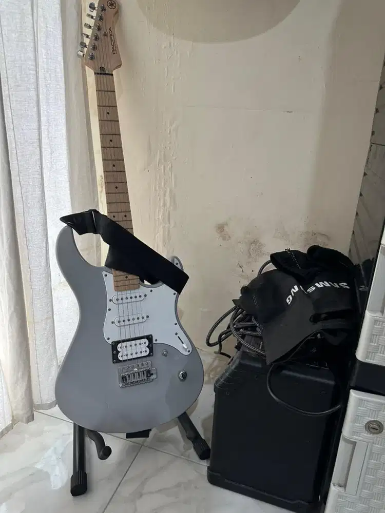 Jual gitar elektrik yamaha full set dengan ampli dll