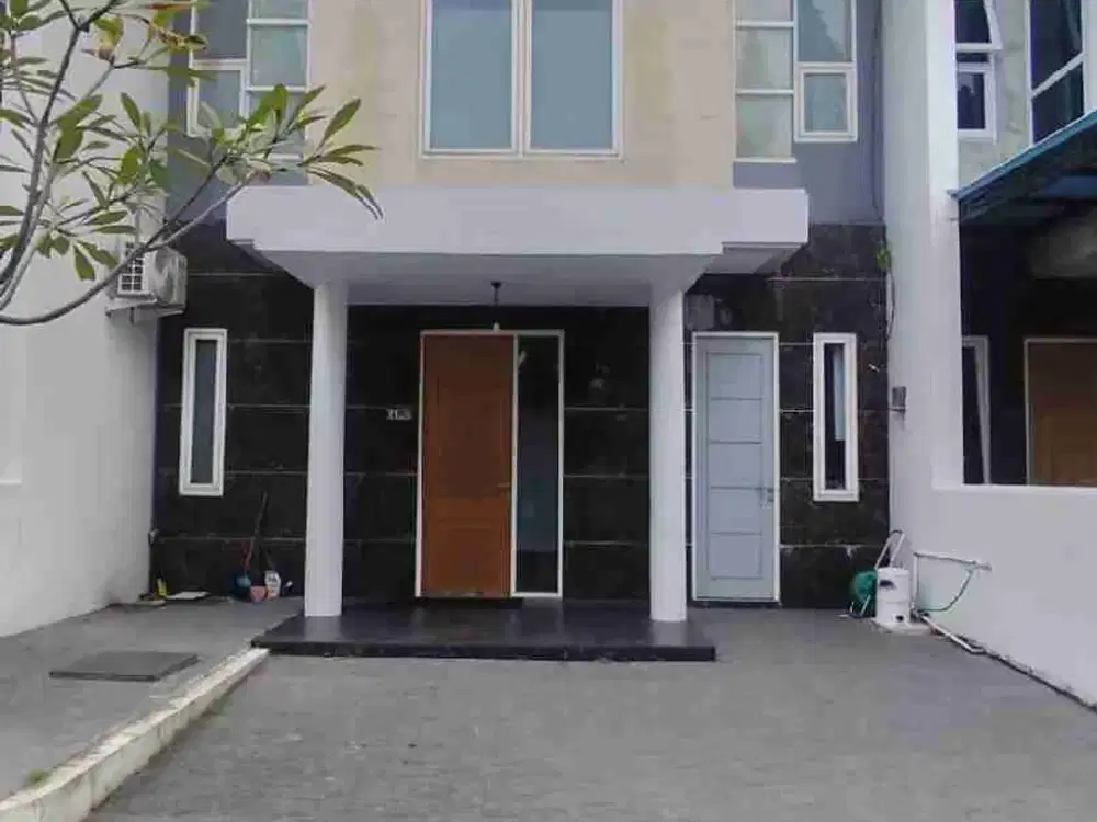 Rumah premium Surabaya barat dekat Citraland